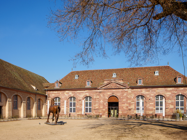 hôtel-les-haras-fenêtre-bois-strasbourg-vob L'hôtel Les Haras à Strasbourg