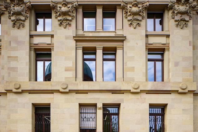 Tribunal-judiciaire-Strasbourg-fenêtres-bois-VOB Le Tribunal Judiciaire de Strasbourg et ses fenêtres en bois VOB