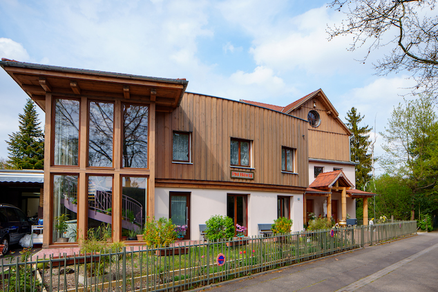 Pagode-bouddhiste-strasbourg-menuiseries-bois-VOB La pagode Bouddhiste à Strasbourg et ses menuiseries en bois VOB